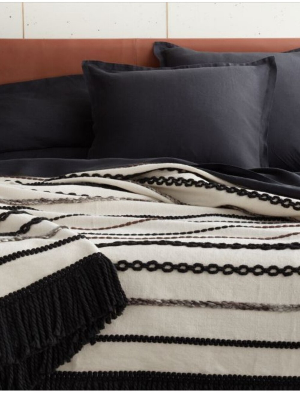 CB2 Crate&Barrel King Mesa Textured Heavyweight Blanket Cotton Cream/Black EUC